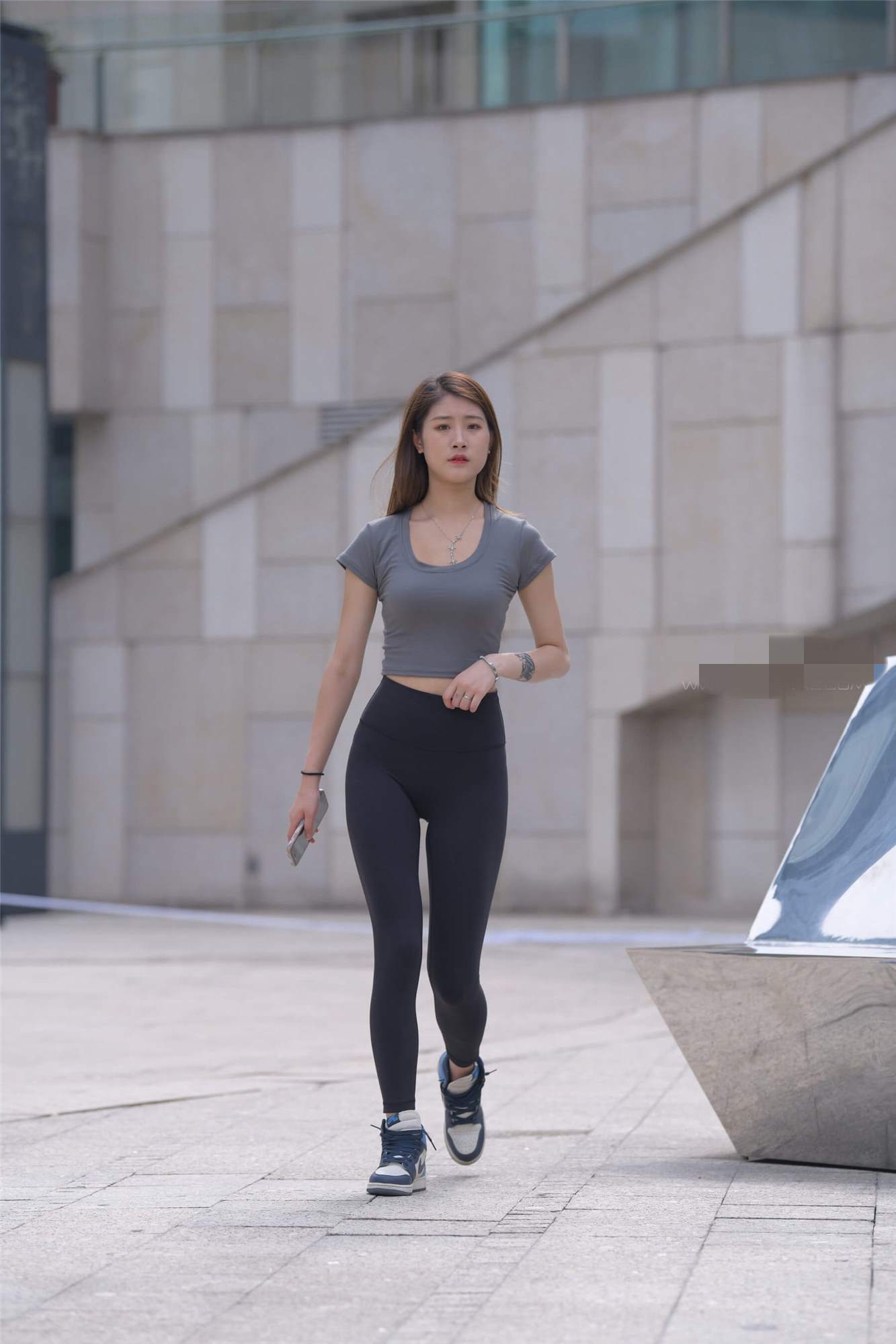 脾气不好的女孩 ~ 图片+V