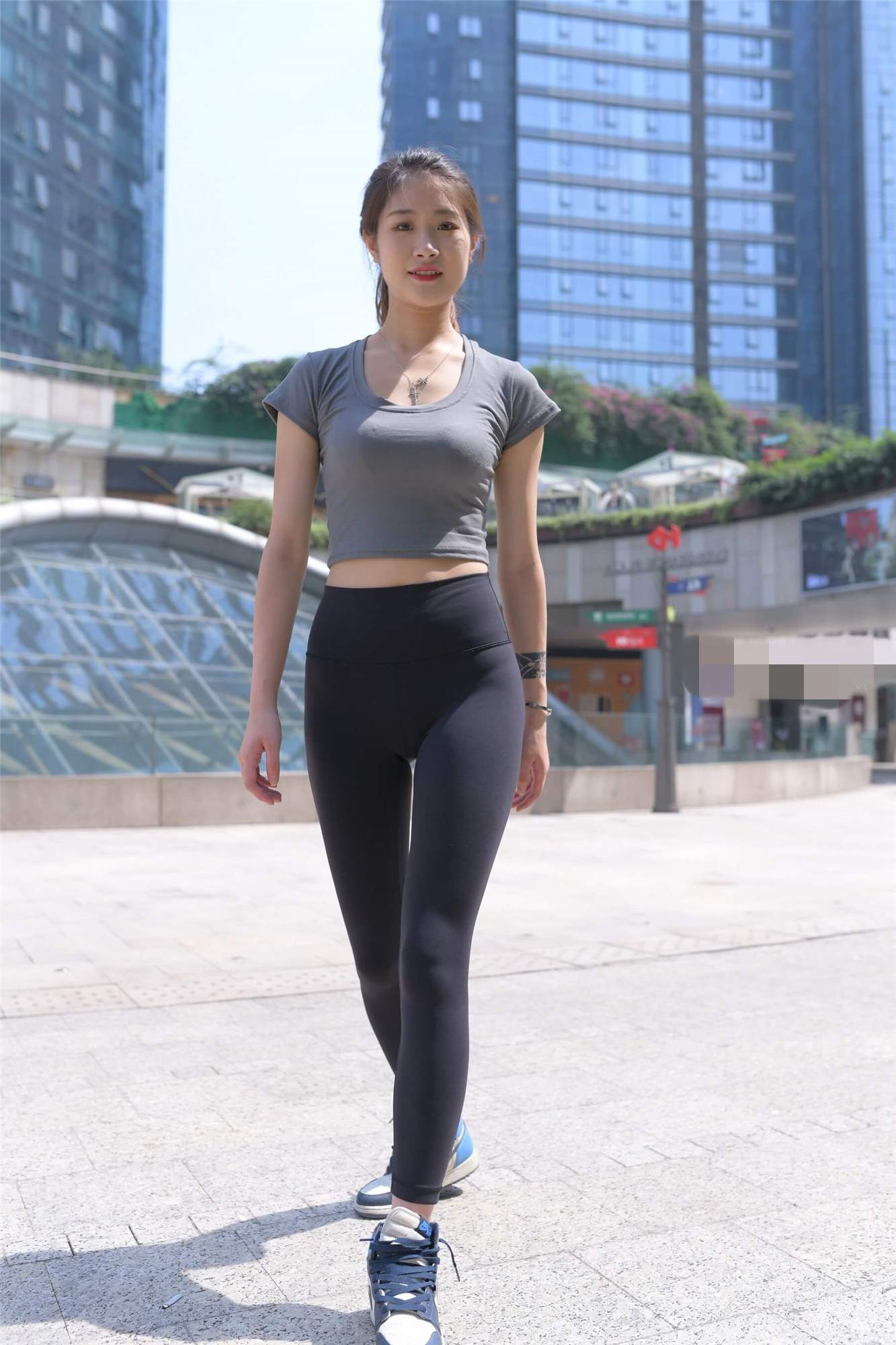 脾气不好的女孩 ~ 图片+V